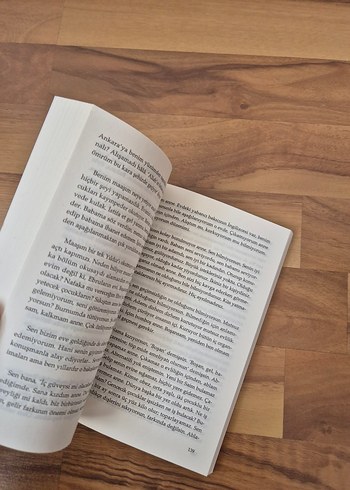 Altı Harfli Bir Tatil - Şermin Yaşar - Görsel 3