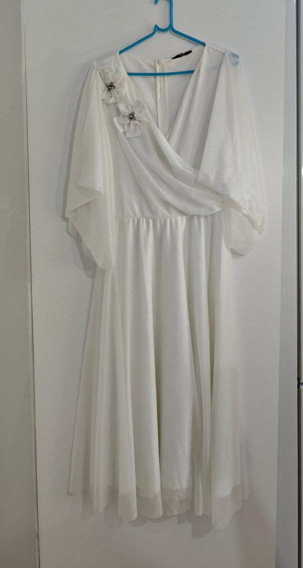 Beyaz Uzun Drapeli V Yaka Elbise yarasa kol - Görsel 3