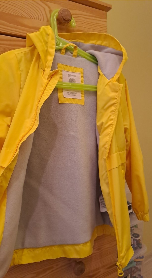 Sarı Kapüşonlu Erkek Çocuk Yağmurluk - Görsel 3