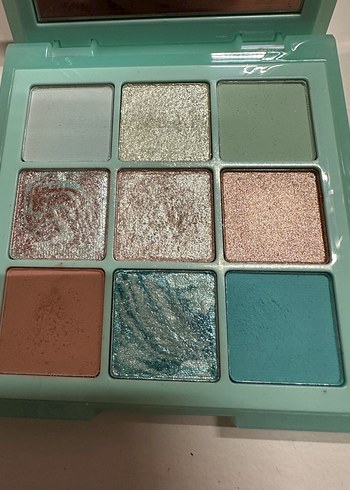 Beden Huda Beauty Pastels Mint 9lu far paleti