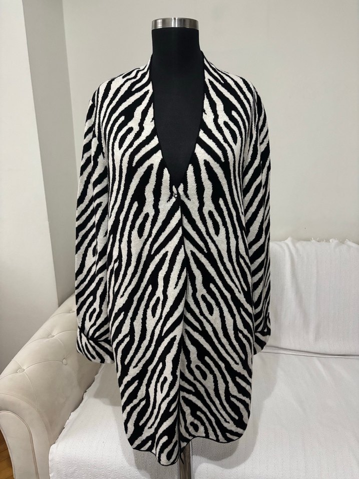 Zebra Desenli V Yaka Kadın hırka - Görsel 2