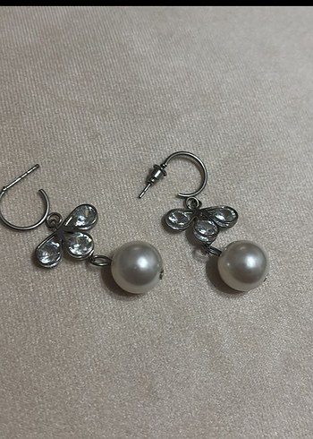 Gümüş renkli boncuklu küpe - Görsel 2