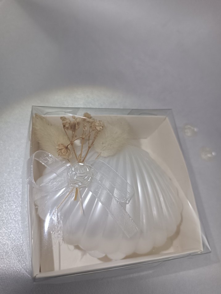 Beyaz Kabartmalı Mum ve Şeffaf Kutusu - Görsel 3