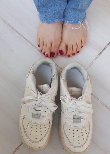 Beyaz spor ayakkabı - Görsel 2