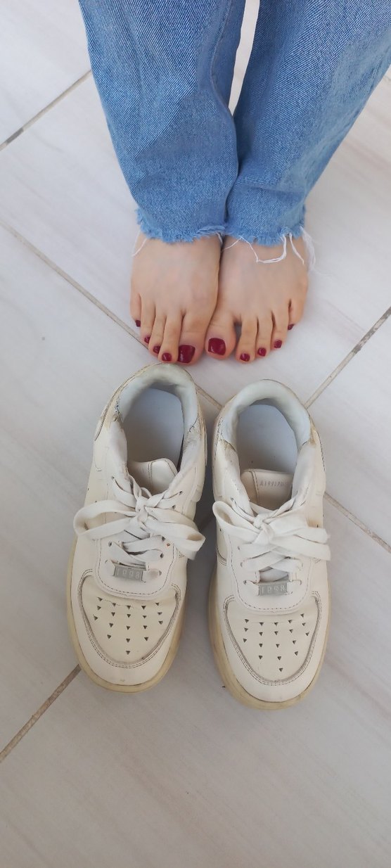 Beyaz spor ayakkabı - Görsel 2