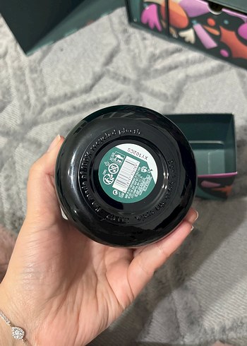 The Body Shop Badem Sütü Vücut Peelingi 240ml - Görsel 3