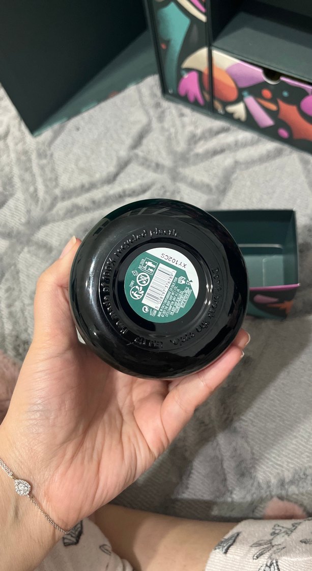 The Body Shop Badem Sütü Vücut Peelingi 240ml - Görsel 3