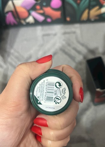 The Body Shop Çilekli Dudak Balmı 10 ml - Görsel 4