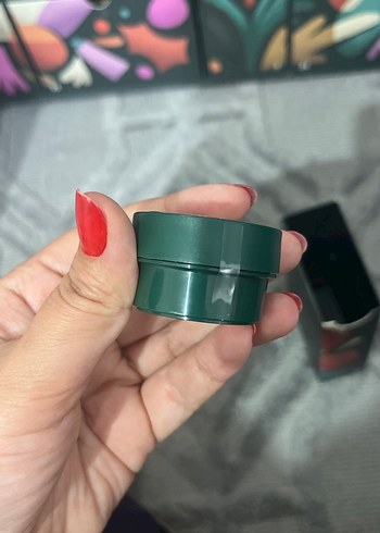 The Body Shop Çilekli Dudak Balmı 10 ml - Görsel 2