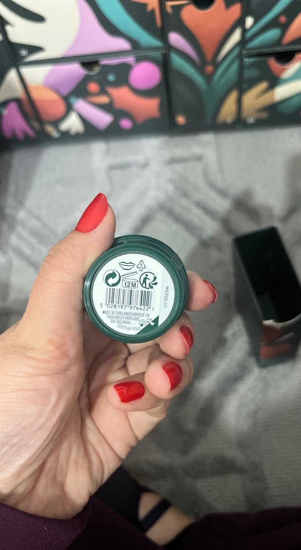 The Body Shop Çilekli Dudak Balmı 10 ml - Görsel 3