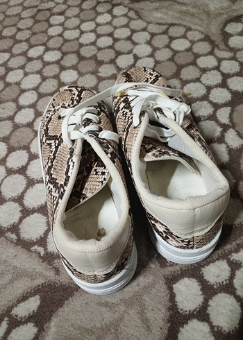 Kadın Kahverengi Parlak Yılan Desenli Spor Ayakkabı - Görsel 3