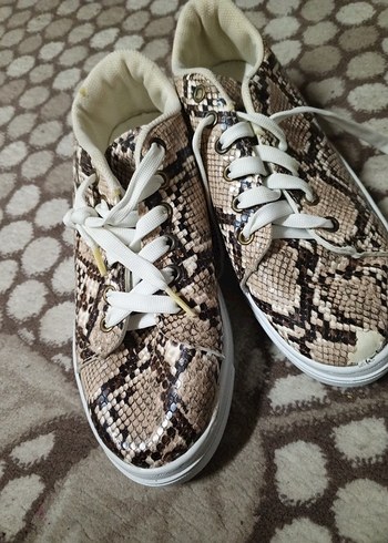 Kadın Kahverengi Parlak Yılan Desenli Spor Ayakkabı - Görsel 2