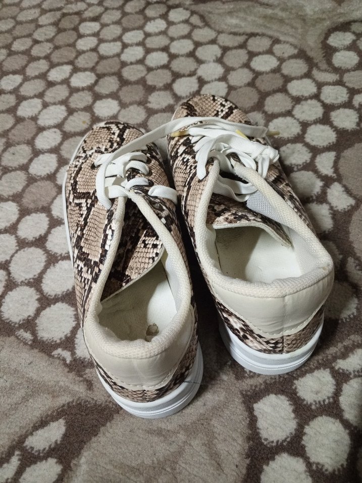 Kadın Kahverengi Parlak Yılan Desenli Spor Ayakkabı - Görsel 3