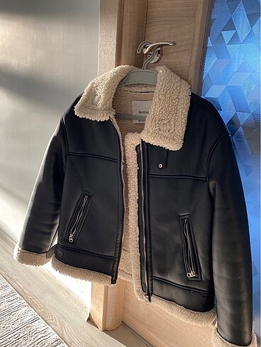 BERSHKA Mont
