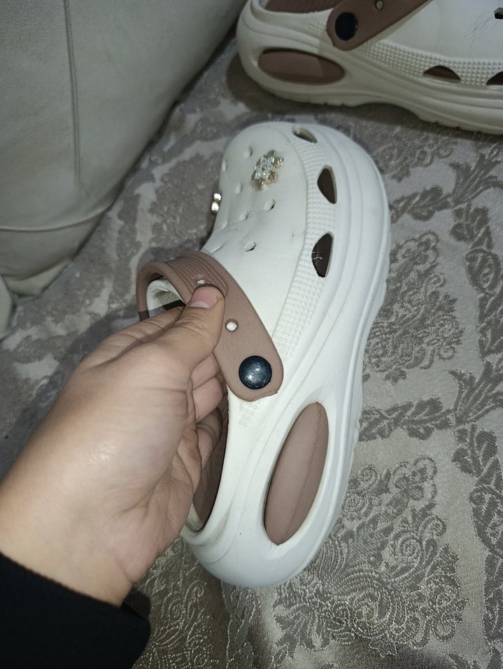 Tokalı Beyaz Platform Terlik - Görsel 2