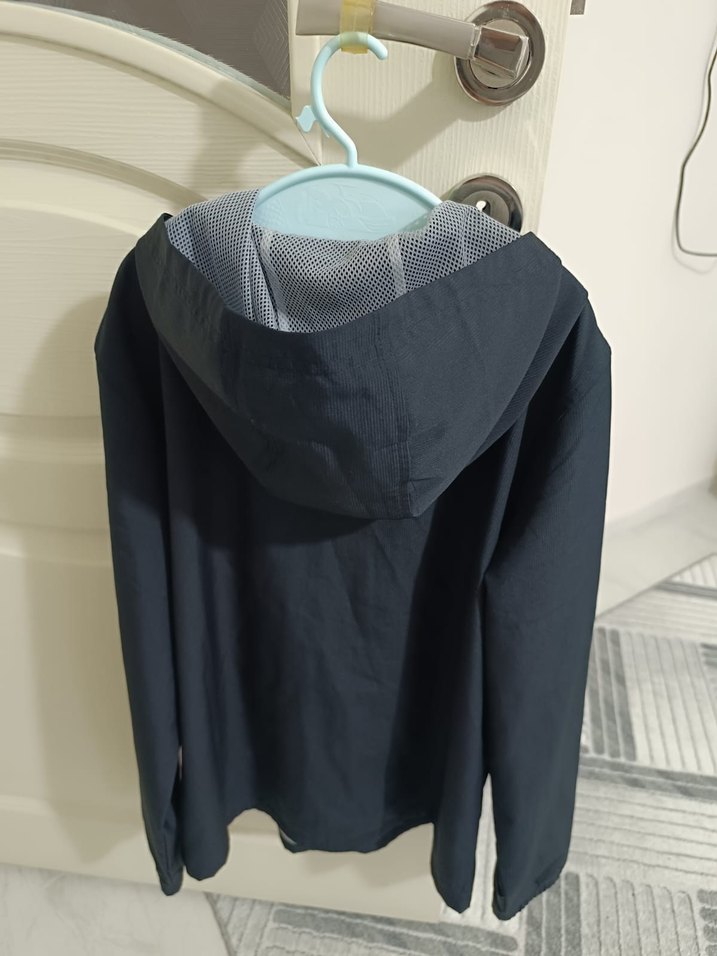 Erkek Siyah Fermuarlı Streetwear Yağmurluk 10 ila 12 yas - Görsel 2