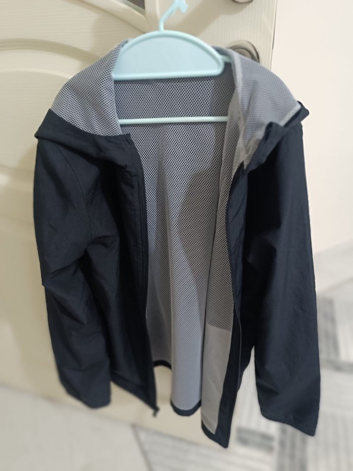 Erkek Siyah Fermuarlı Streetwear Yağmurluk 10 ila 12 yas - Görsel 3