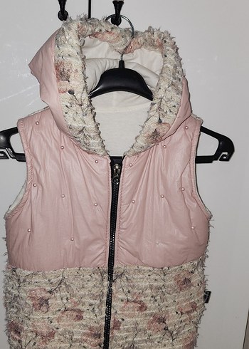 Kız Çocuk Pembe Kürklü Nakışlı Yelek - Görsel 2