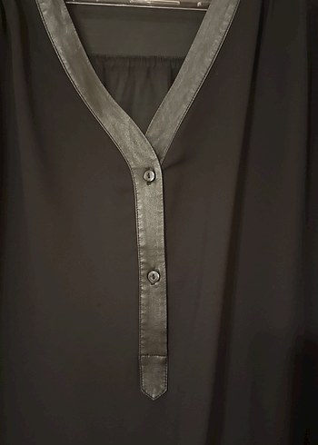 Siyah V Yakalı yakası deri detaylı Düğmeli Kadın Gömlek - Görsel 5