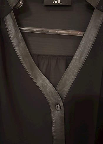 Siyah V Yakalı yakası deri detaylı Düğmeli Kadın Gömlek - Görsel 4