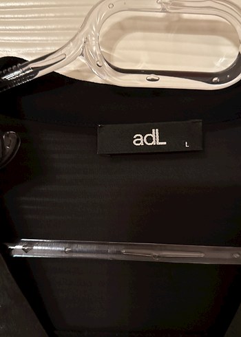 Siyah V Yakalı yakası deri detaylı Düğmeli Kadın Gömlek - Görsel 3