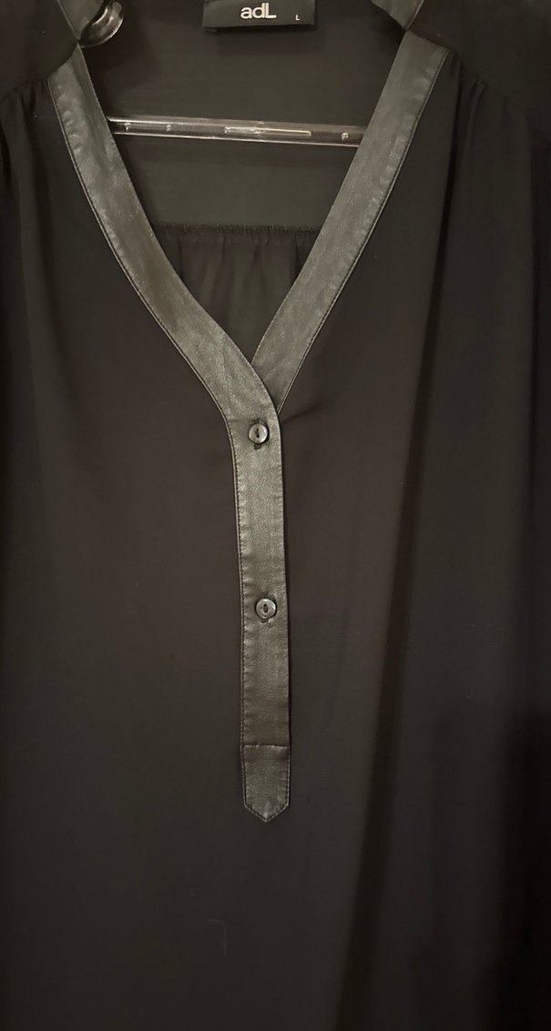 Siyah V Yakalı yakası deri detaylı Düğmeli Kadın Gömlek - Görsel 5