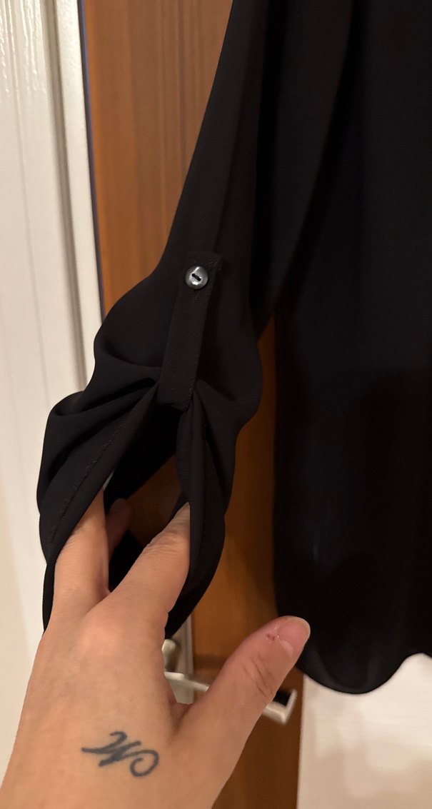 Siyah V Yakalı yakası deri detaylı Düğmeli Kadın Gömlek - Görsel 2