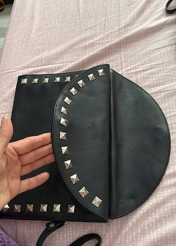 Siyah Deri Gotik Zımbalı Kadın Portföy Çanta - Görsel 5