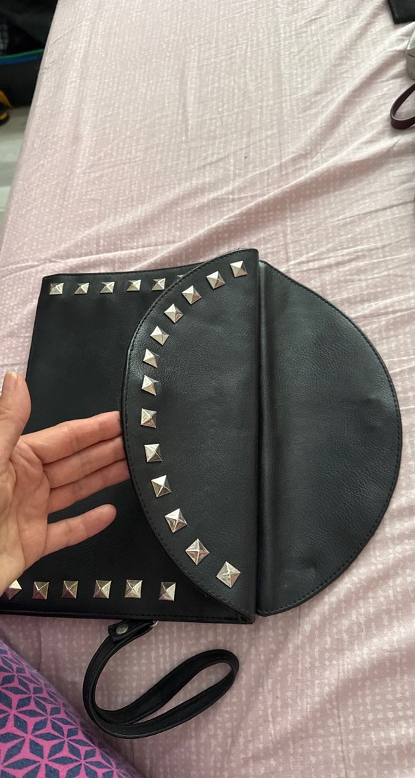 Siyah Deri Gotik Zımbalı Kadın Portföy Çanta - Görsel 5