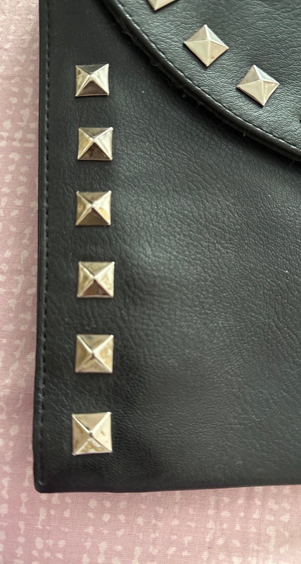 Siyah Deri Gotik Zımbalı Kadın Portföy Çanta - Görsel 2