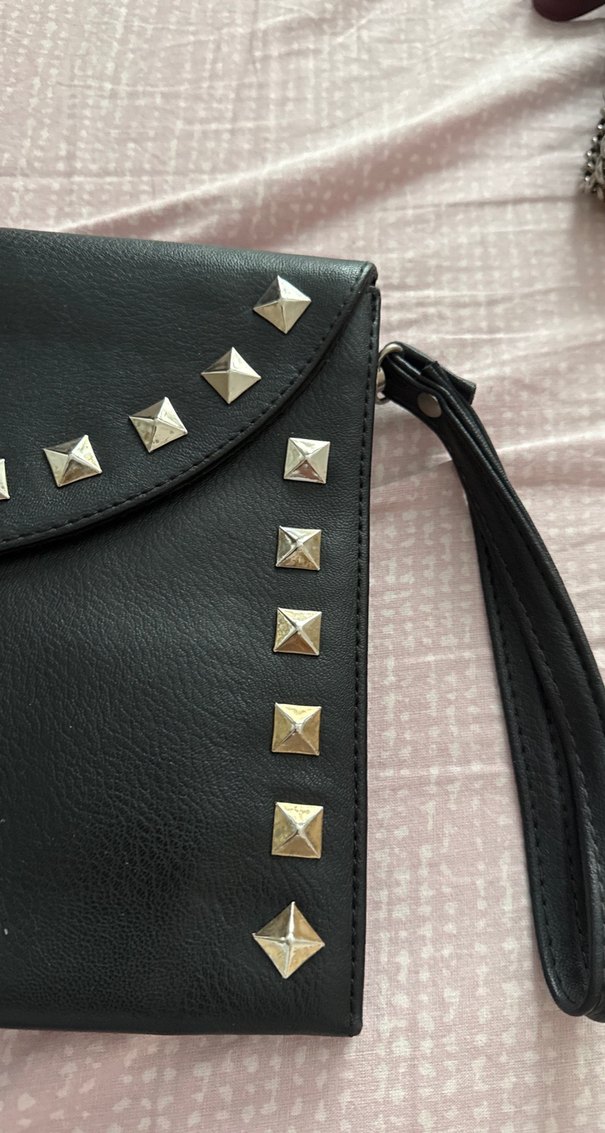 Siyah Deri Gotik Zımbalı Kadın Portföy Çanta - Görsel 3