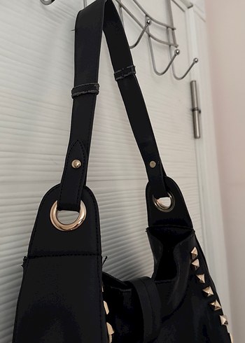 Siyah Deri Perçinli Kadın Çanta - Görsel 2