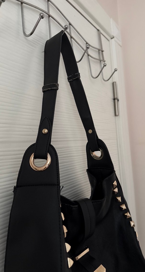 Siyah Deri Perçinli Kadın Çanta - Görsel 2