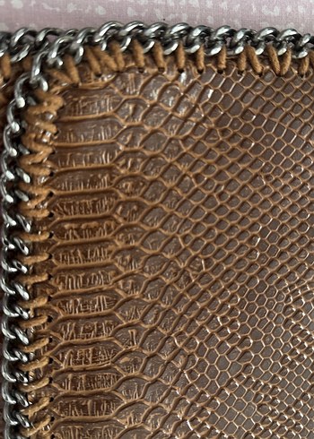 Zincir Detaylı Parlak Kahverengi Yılan Desenli Deri Çanta - Görsel 2