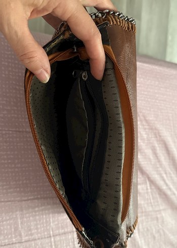 Zincir Detaylı Parlak Kahverengi Yılan Desenli Deri Çanta - Görsel 4