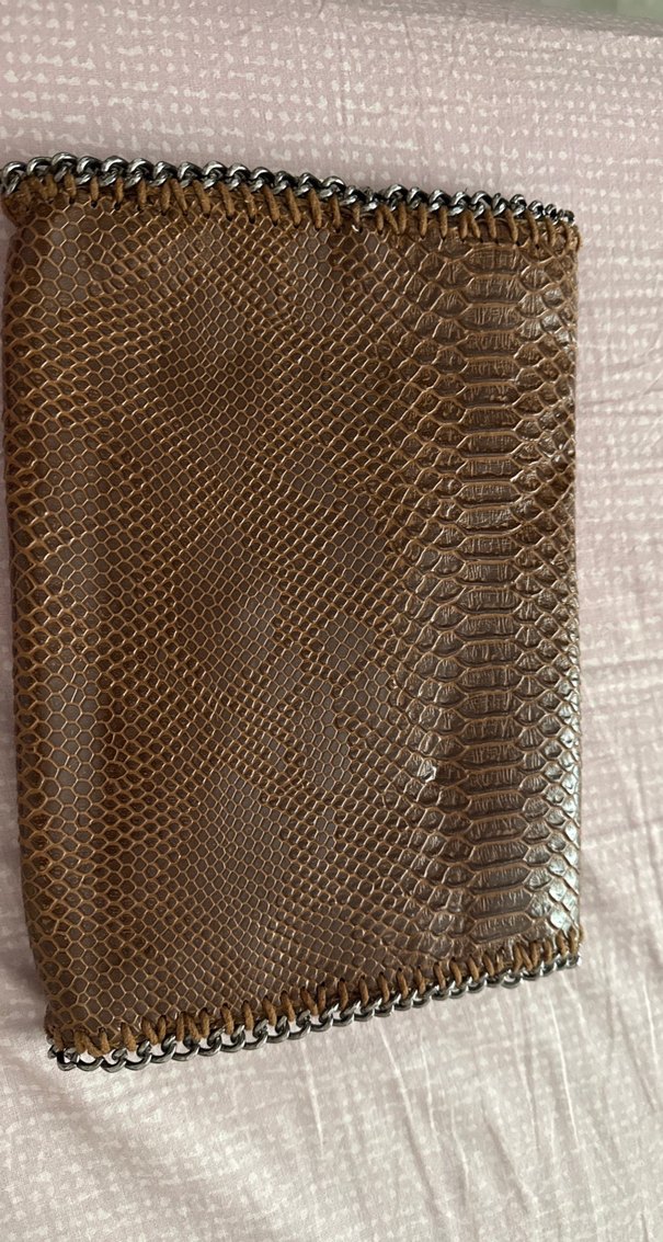 Zincir Detaylı Parlak Kahverengi Yılan Desenli Deri Çanta - Görsel 3