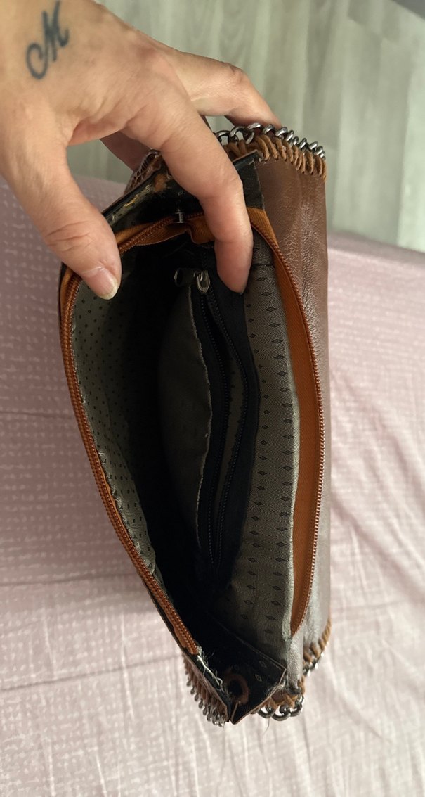 Zincir Detaylı Parlak Kahverengi Yılan Desenli Deri Çanta - Görsel 4