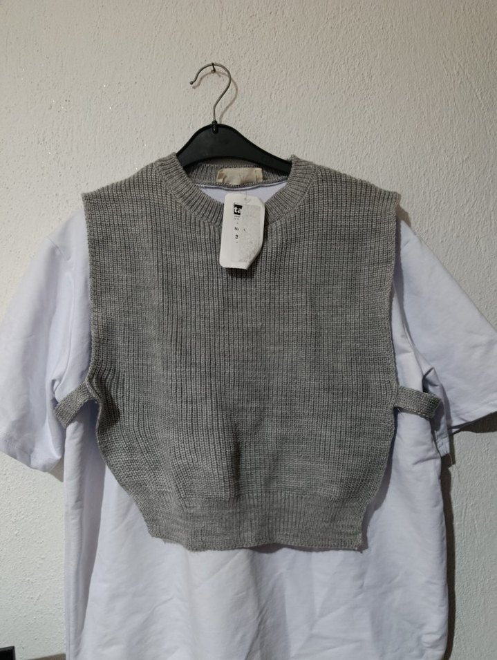 Gri Örgü Kolsuz Kadın Süveter - Görsel 2