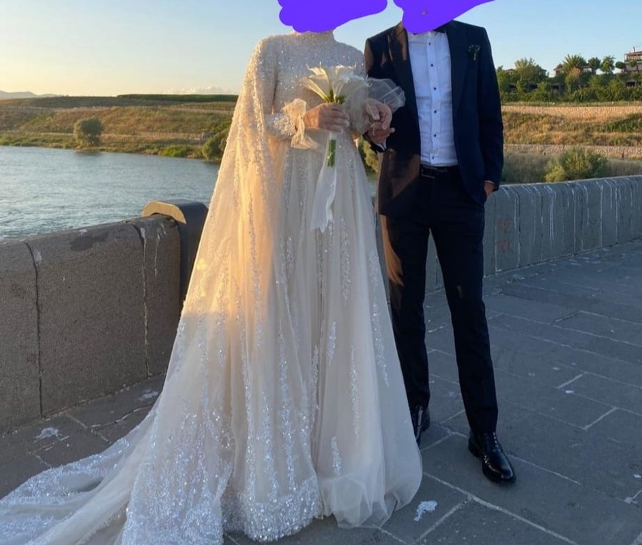 Pelerinli Taşlı Tesettür Gelinlik - Görsel 3