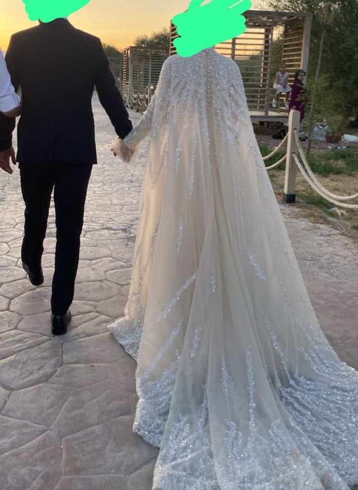 Pelerinli Taşlı Tesettür Gelinlik - Görsel 4