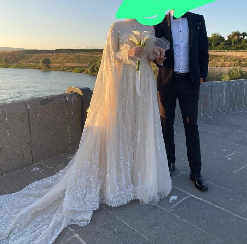 Pelerinli Taşlı Tesettür Gelinlik - Görsel 5