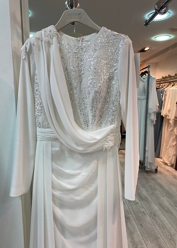 Beyaz İşlemeli Uzun Kadın Abiye Elbise - Görsel 2