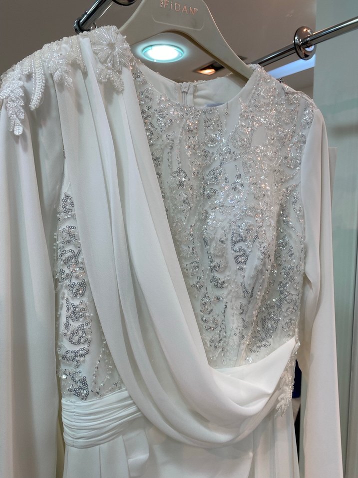 Beyaz İşlemeli Uzun Kadın Abiye Elbise - Görsel 4