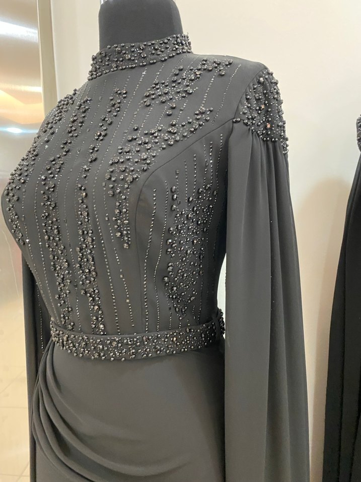 Uzun Siyah Gotik Nakışlı Abiye Elbise - Görsel 4