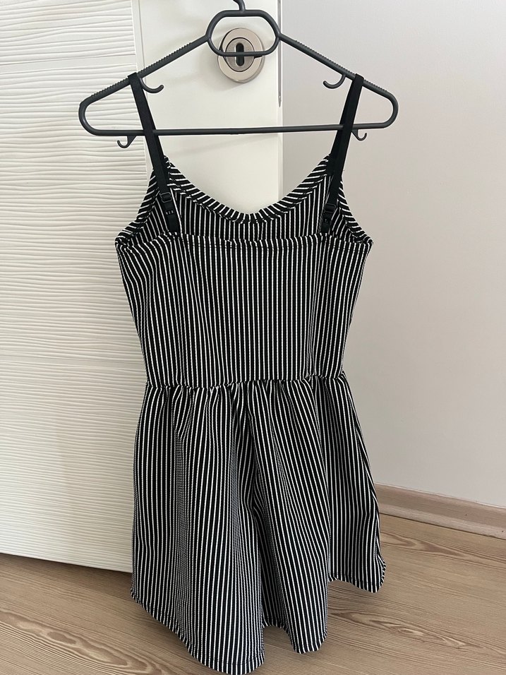 Siyah Beyaz Çizgili Mini Tulum - Görsel 3