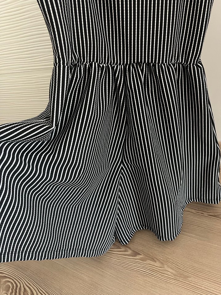 Siyah Beyaz Çizgili Mini Tulum - Görsel 2