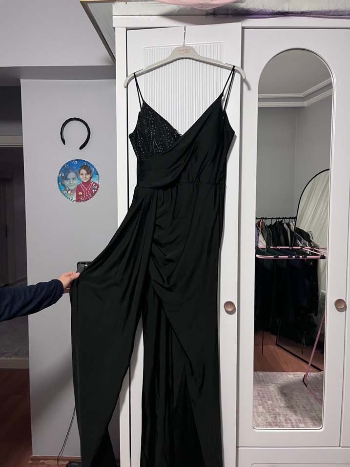 Siyah V Yaka Uzun Askılı Tulum - Görsel 2