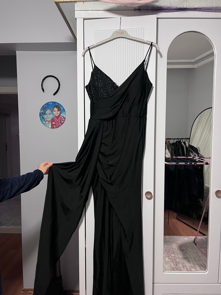 Siyah V Yaka Uzun Askılı Tulum - Görsel 3