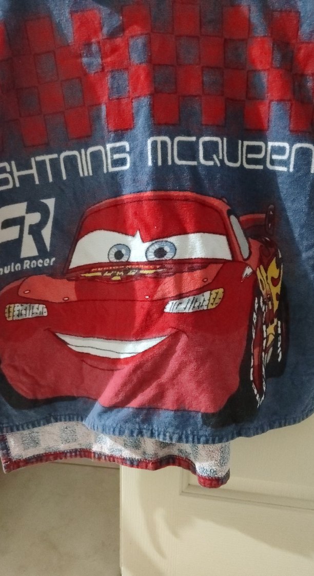 Çocuklar için Baskılı Renkli Kırmızı Bornoz - Görsel 2