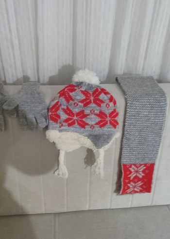 Gri Nakışlı Çocuk Atkı, Bere ve Eldiven Seti - Görsel 3